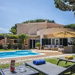 Rubi Villa